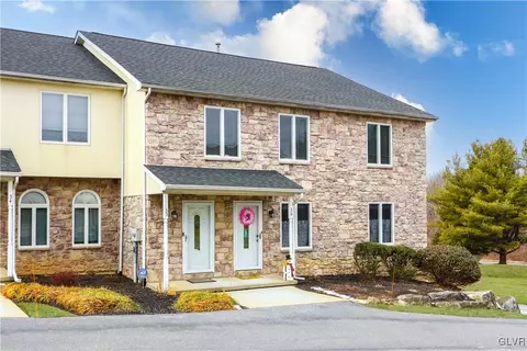 35 Chestnut Commons Ct, Forks Twp, PA 18040