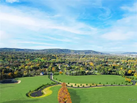 2602 Saddleback Ln, Saucon Twp, PA 18015