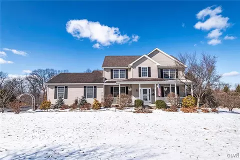 50 Thoroughbred Ct, Bangor, PA 18013