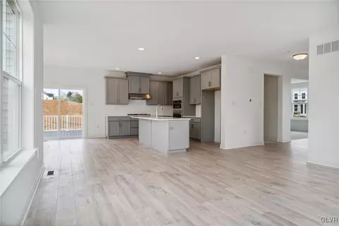 4337 Taviston Ct E, Emmaus, PA 18049 photo 9