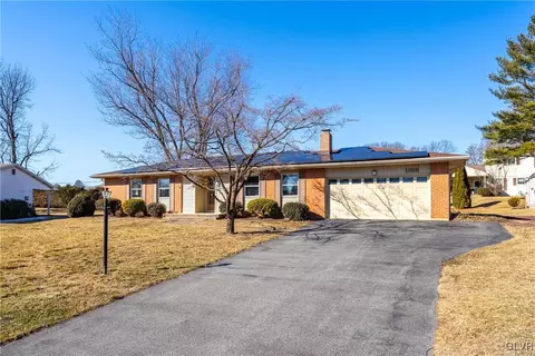 1328 Country Ln, Allentown, PA 18104