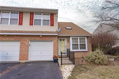 2751 Victoria Ln, Easton, PA 18045