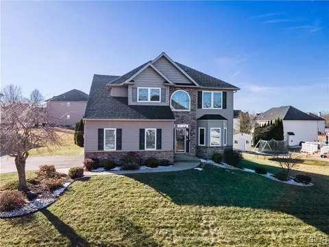 655 Mohican Dr, Forks Twp, PA 18040