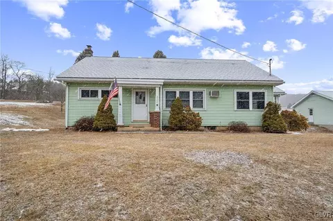 6435 Pohopoco Dr, Lehighton, PA 18235