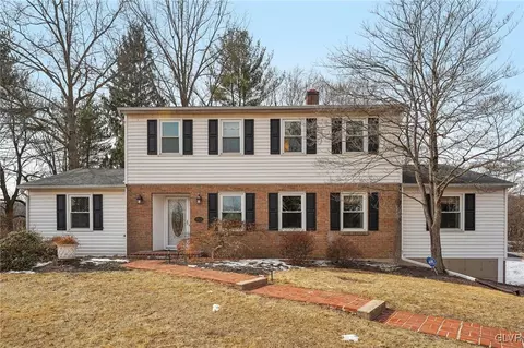 5521 Mountain Dr, Coopersburg, PA 18036