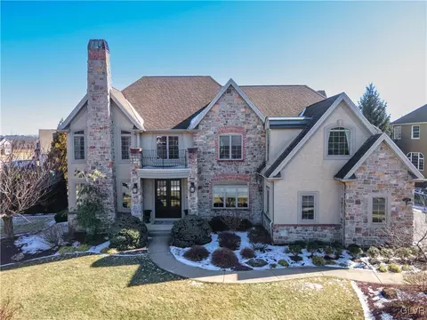 98 Carousel Ln, Palmer Township, PA 18045
