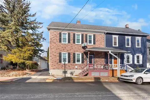 15 E Center St, Nazareth, PA 18064