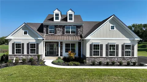 3921 Mountain View Ave #13, Palmer Township, PA 18045