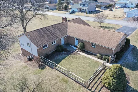 823 Breinigs Ln, Catasauqua, PA 18032