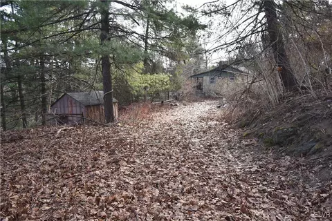 290 Delaware Dr, Williams Twp, PA 18042