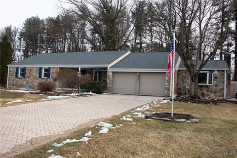 118 Buckingham Dr, Bethlehem, PA 18017