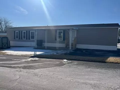 4593 Homestead Dr, Coplay, PA 18037