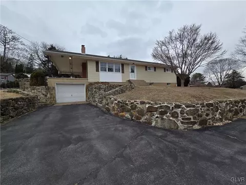 30 Shirley St, Williams Twp, PA 18042