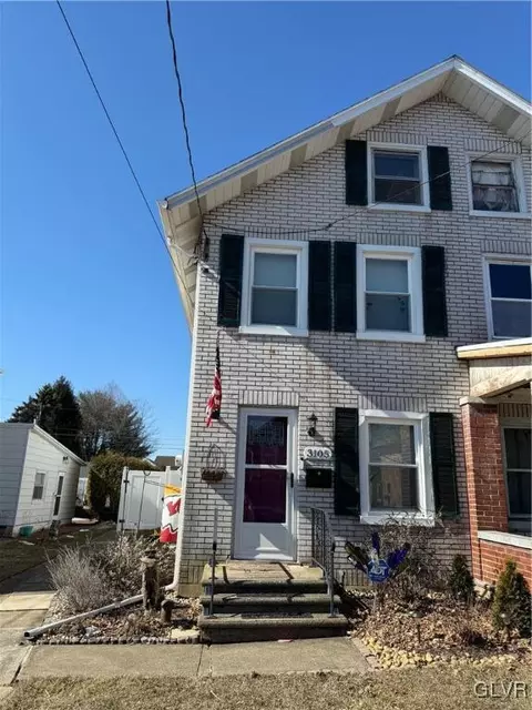 3105 N 3rd St, Hokendauqua, PA 18052