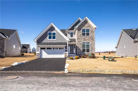 6989 Pine Ln, Bath, PA 18014