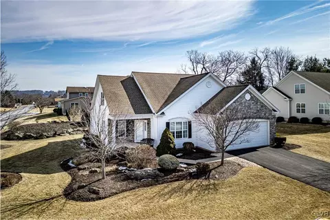 1309 Hedgerow Dr, Forks Twp, PA 18040