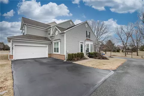 8516 Waterbury Ct, Breinigsville, PA 18031