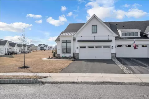 6973 Maple Dr, Bath, PA 18014 photo 2