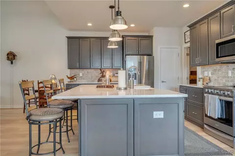6973 Maple Dr, Bath, PA 18014 photo 5