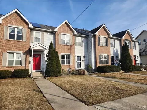 1061 Howertown Rd, Catasauqua, PA 18032