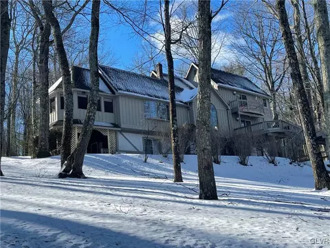 204 Rossmor Dr, Saylorsburg, PA 18353