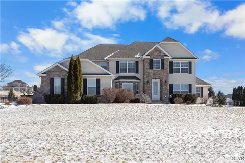 127 Fox Ridge Dr, Nazareth, PA 18064