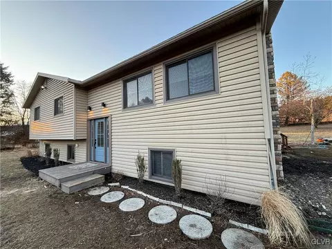 7555 Flint Hill Rd, New Tripoli, PA 18066