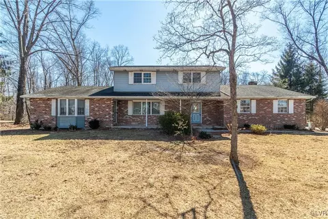9644 Oakview Rd, Kempton, PA 19529