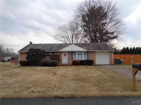 5591 Mohawk Dr, Bethlehem, PA 18017