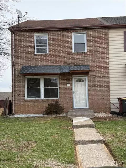 13 Eisenhower Cir, Fullerton, PA 18052