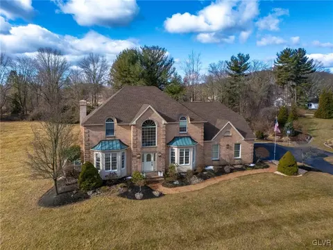 1478 Saucon Meadow Ct, Bethlehem, PA 18015