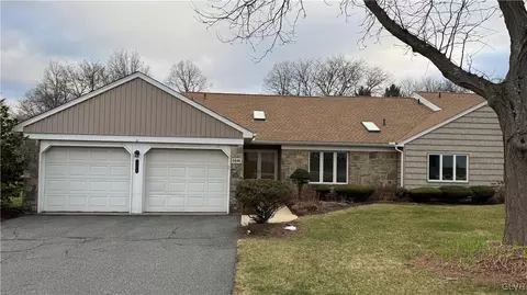 5696 Merion Ln, Macungie, PA 18062