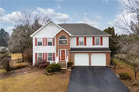 105 Scotty Dr, Palmer Township, PA 18045