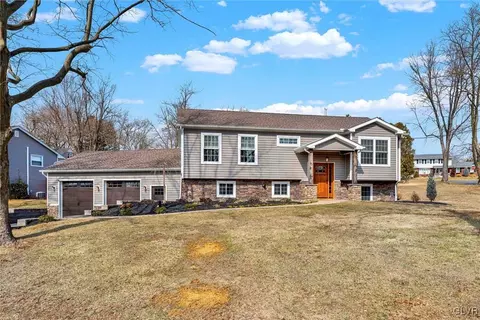 3701 Timberlane Dr, Palmer Township, PA 18045