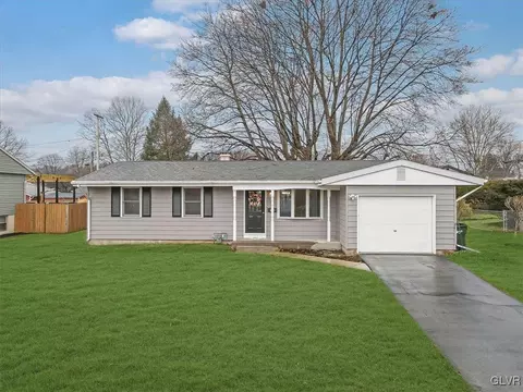 71 El Reno Ave, Nazareth, PA 18064