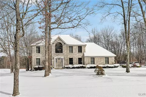 107 Pinoak, Jim Thorpe, PA 18229