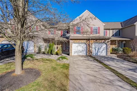 8167 Heritage Dr, Alburtis, PA 18011