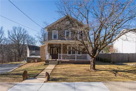 65 Belvidere Ave, Oxford, NJ 07863