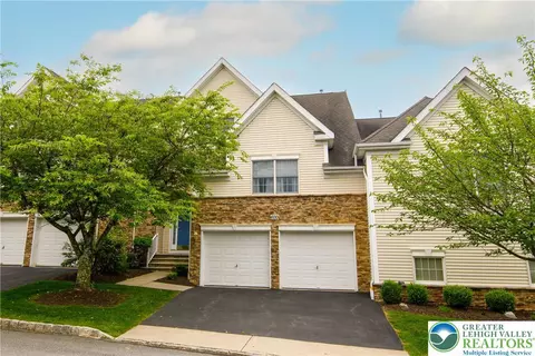 600 Quaker Ridge Ter, Williams Twp, PA 18042
