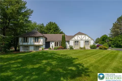 2670 Mountain View Cir, Emmaus, PA 18049