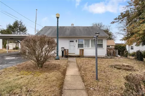 9 Wayne Cir, Camp Hill, PA 17011