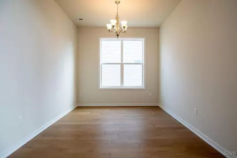 7013 Oak Ln, Bath, PA 18014 photo 9