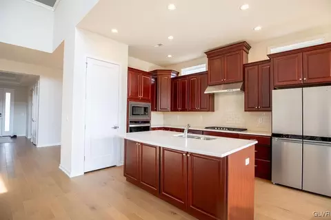 7013 Oak Ln, Bath, PA 18014 photo 6