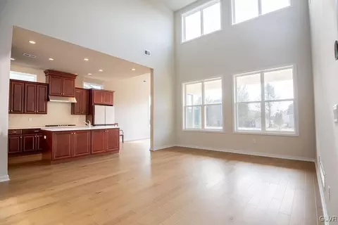 7013 Oak Ln, Bath, PA 18014 photo 3
