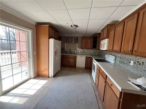 252 N Walnut St, Bath, PA 18014 photo 8