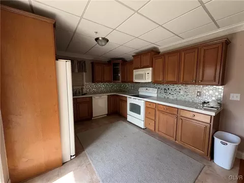 252 N Walnut St, Bath, PA 18014 photo 21