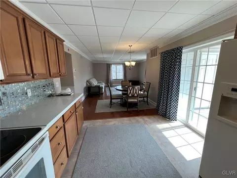 252 N Walnut St, Bath, PA 18014 photo 13