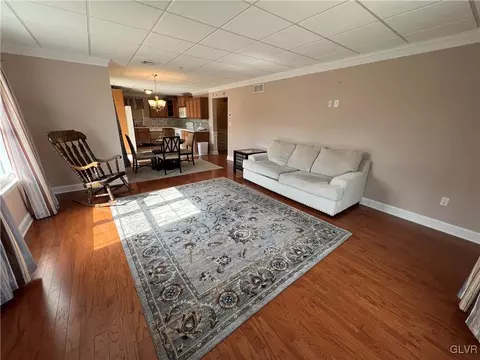 252 N Walnut St, Bath, PA 18014 photo 6