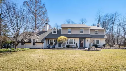 3970 Maulfair Dr, Allentown, PA 18103