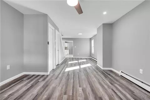 527 Monges St, Hazleton, PA 18201 photo 3